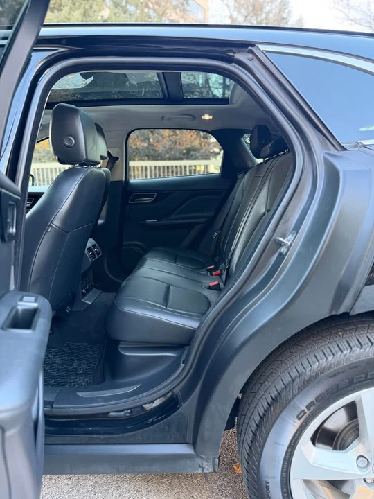 2019 Jaguar F-Pace - Image 11 of 18
