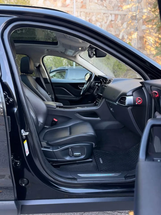 2019 Jaguar F-Pace - Image 17 of 18