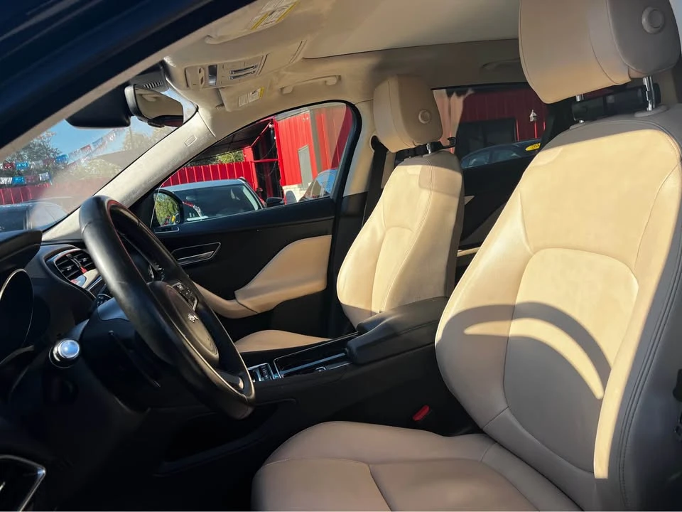 2019 Jaguar F-Pace - Image 13 of 17