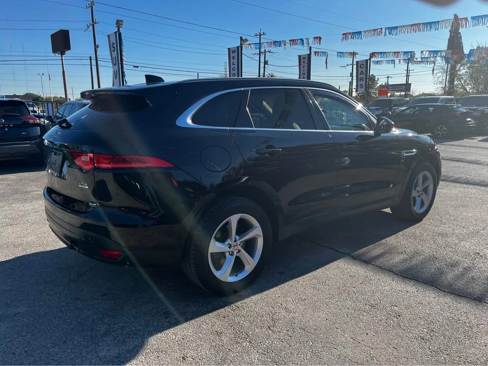 2019 Jaguar F-Pace - Image 5 of 17