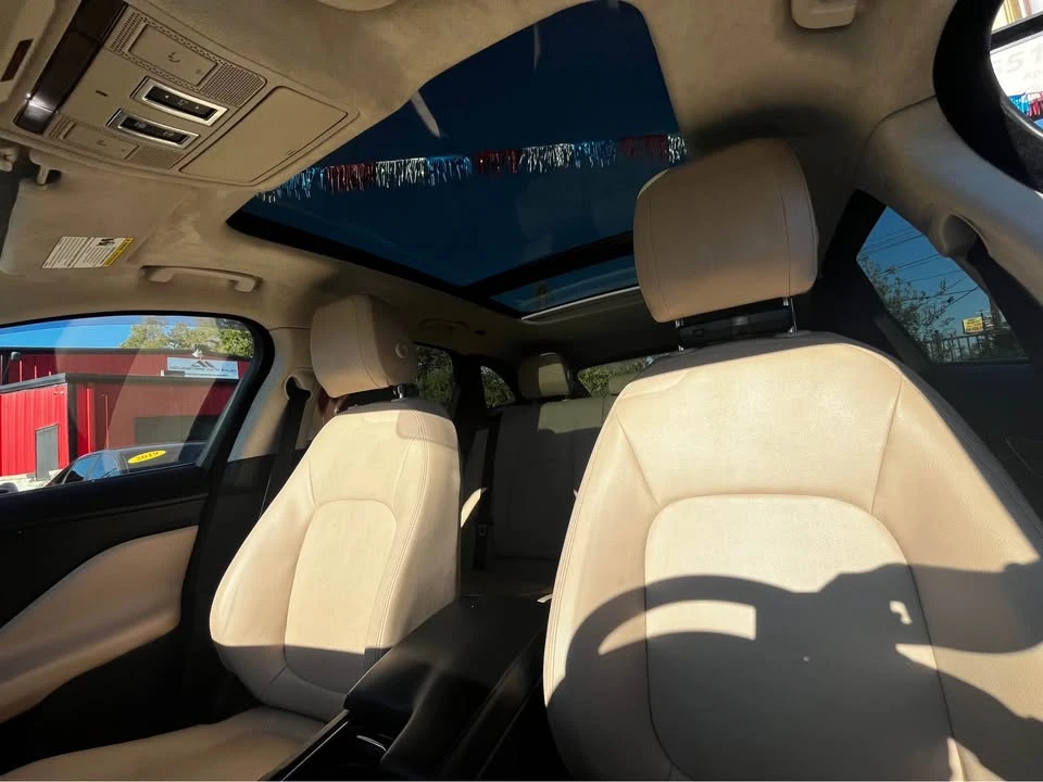 2019 Jaguar F-Pace - Image 11 of 17