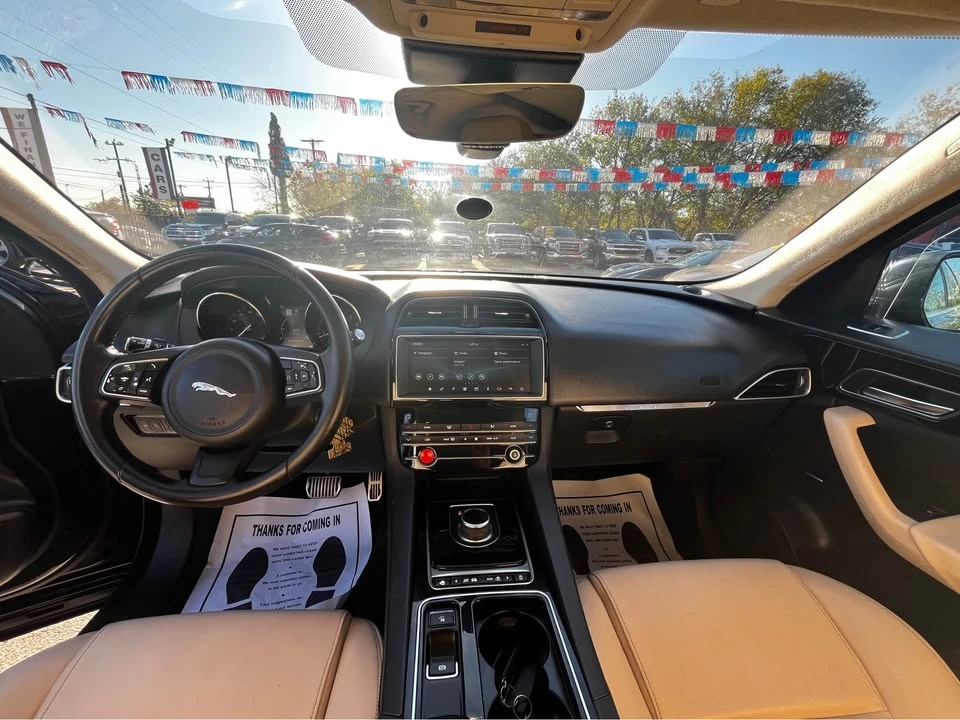 2019 Jaguar F-Pace - Image 12 of 17