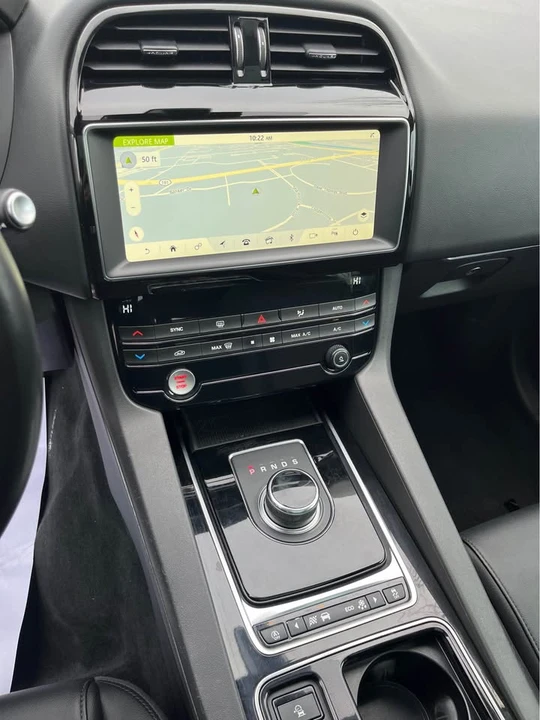 2019 Jaguar F-Pace - Image 13 of 17