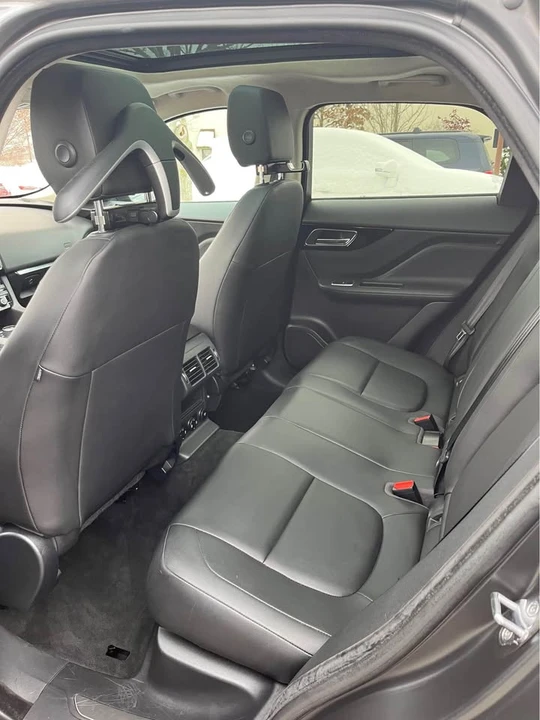 2019 Jaguar F-Pace - Image 14 of 17