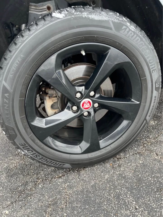 2019 Jaguar F-Pace - Image 10 of 17