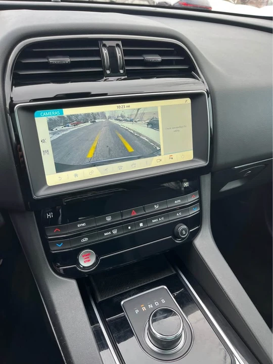 2019 Jaguar F-Pace - Image 16 of 17