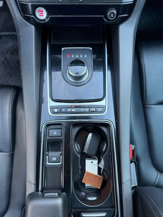 2019 Jaguar F-Pace - Image 17 of 18