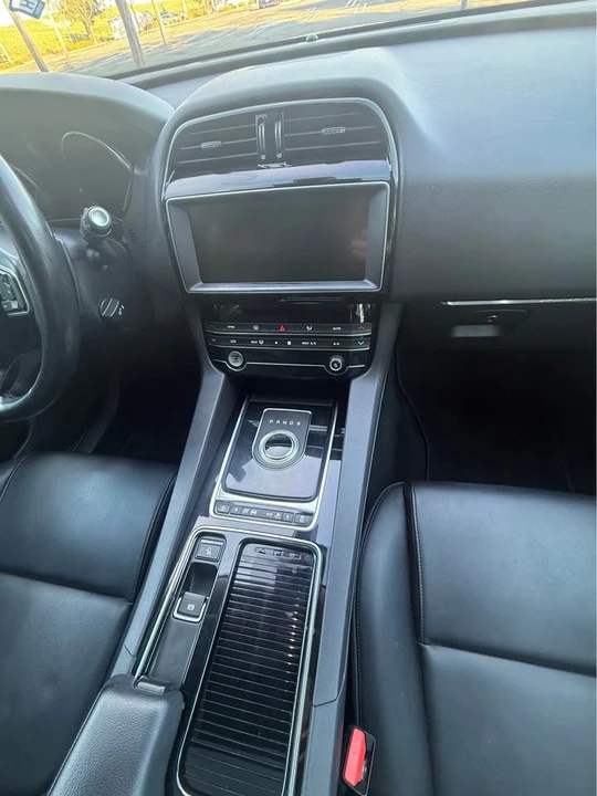 2019 Jaguar F-Pace - Image 14 of 16
