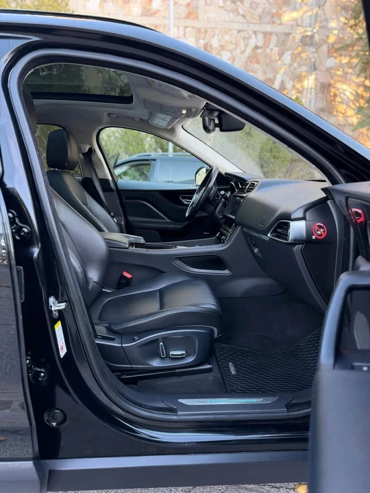 2019 Jaguar F-Pace - Image 7 of 18
