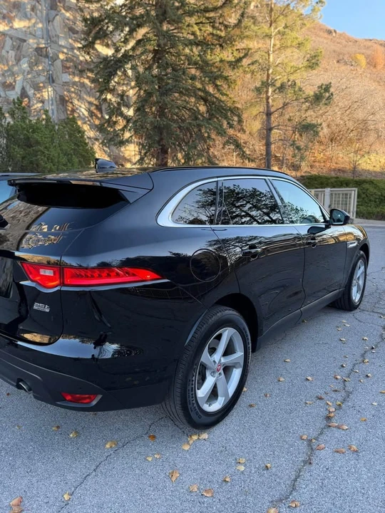 2019 Jaguar F-Pace - Image 4 of 18