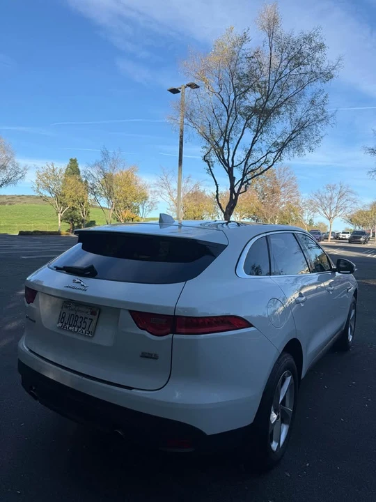 2019 Jaguar F-Pace - Image 5 of 16