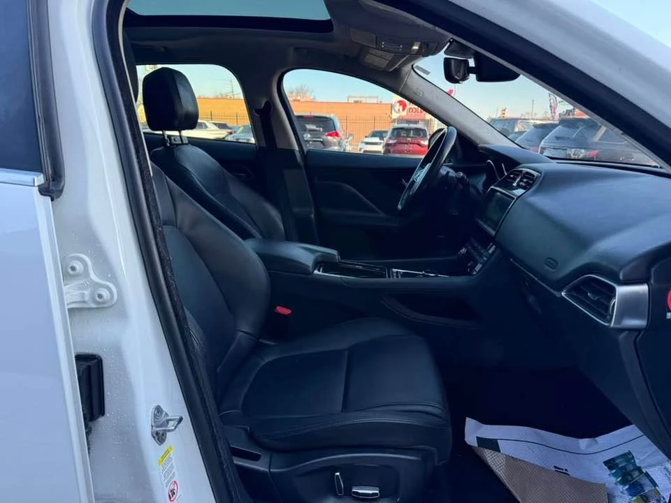 2019 Jaguar F-Pace - Image 12 of 15