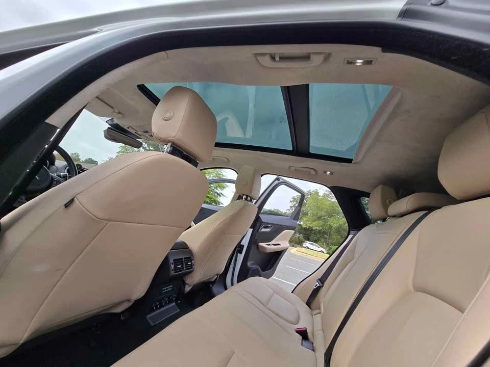 2019 Jaguar F-Pace - Image 8 of 10