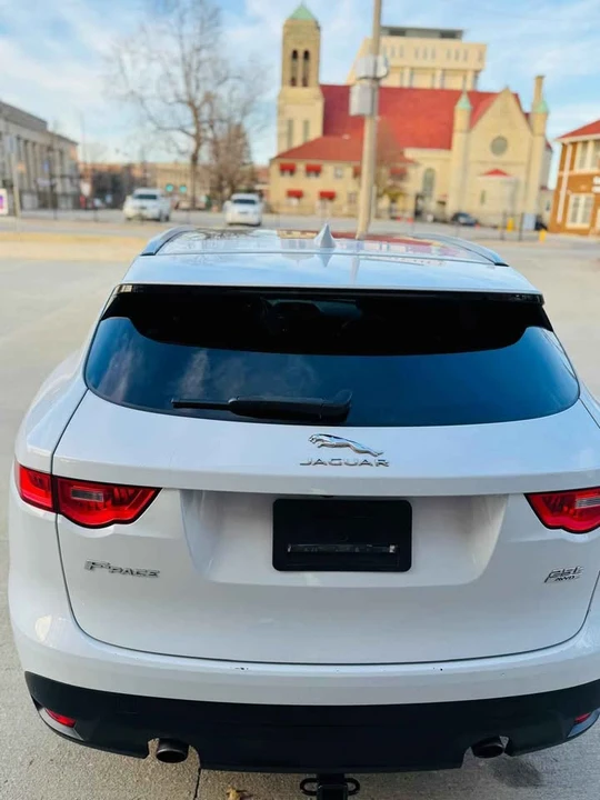 2019 Jaguar F-Pace - Image 6 of 19