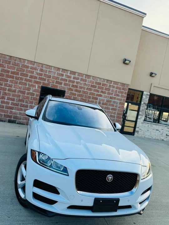 2019 Jaguar F-Pace - Image 2 of 19