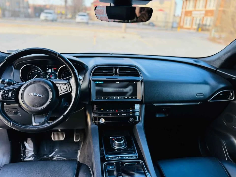 2019 Jaguar F-Pace - Image 8 of 19