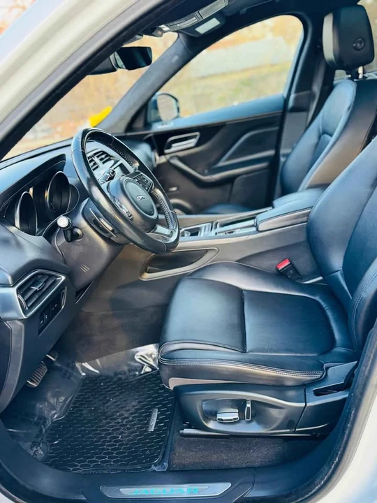 2019 Jaguar F-Pace - Image 9 of 19