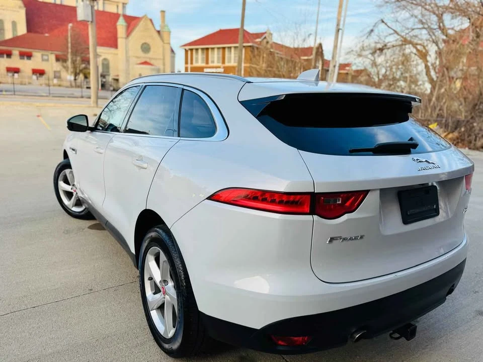 2019 Jaguar F-Pace - Image 15 of 19