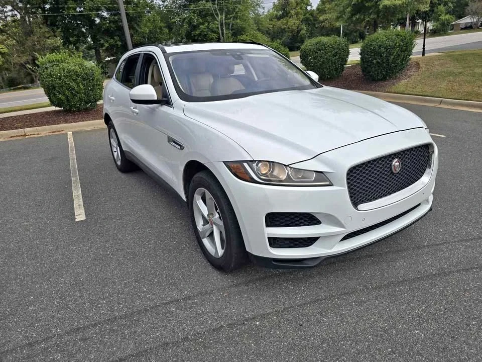 2019 Jaguar F-Pace - Image 2 of 10