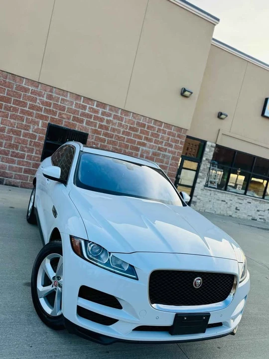 2019 Jaguar F-Pace - Image 14 of 19