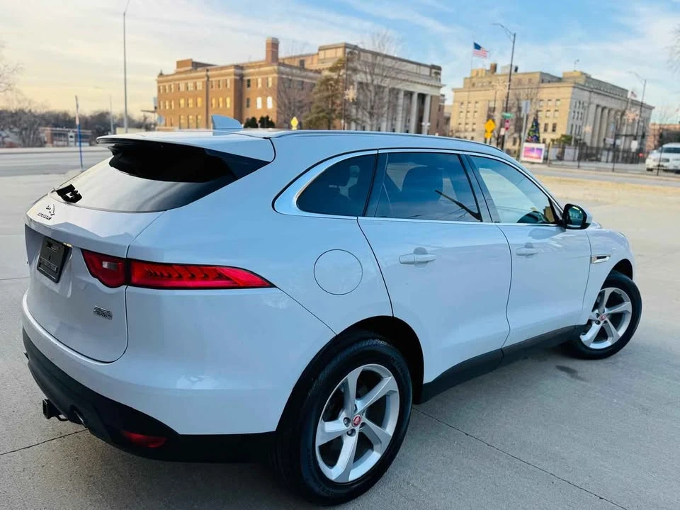 2019 Jaguar F-Pace - Image 16 of 19