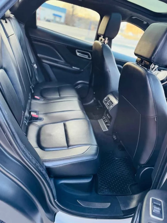 2019 Jaguar F-Pace - Image 12 of 19