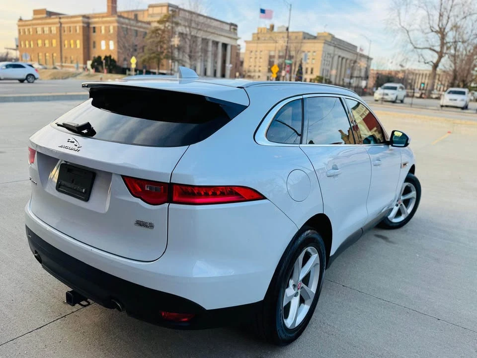 2019 Jaguar F-Pace - Image 15 of 16