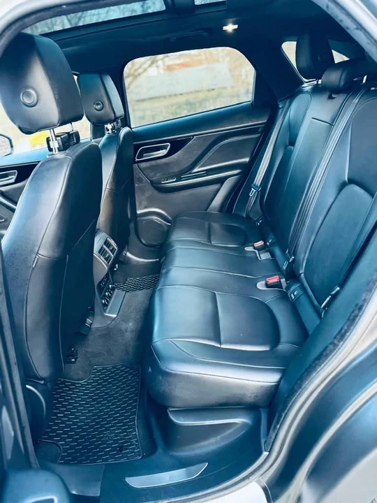 2019 Jaguar F-Pace - Image 10 of 19