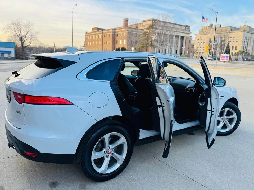 2019 Jaguar F-Pace - Image 3 of 16