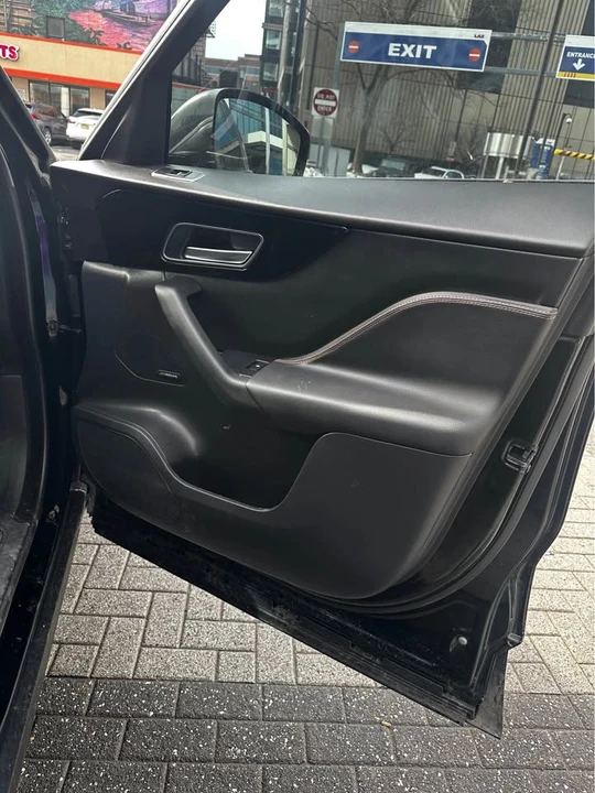 2019 Jaguar F-Pace - Image 9 of 12