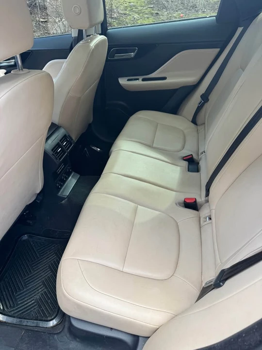 2019 Jaguar F-Pace - Image 7 of 10