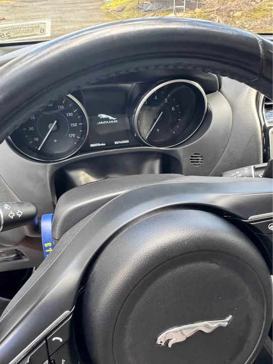 2019 Jaguar F-Pace - Image 9 of 10