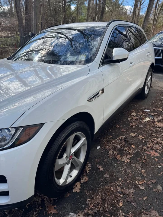 2019 Jaguar F-Pace - Image 6 of 10