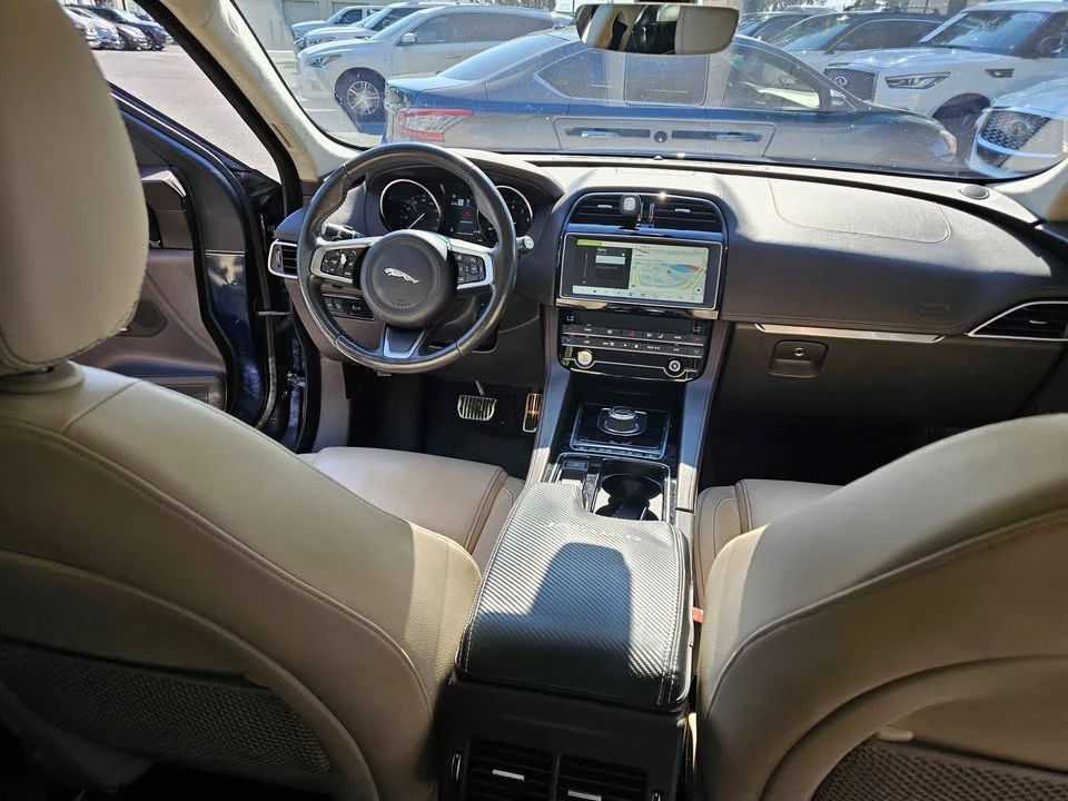 2019 Jaguar F-Pace - Image 9 of 10