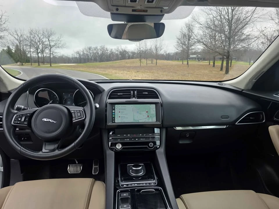 2019 Jaguar F-Pace - Image 16 of 20