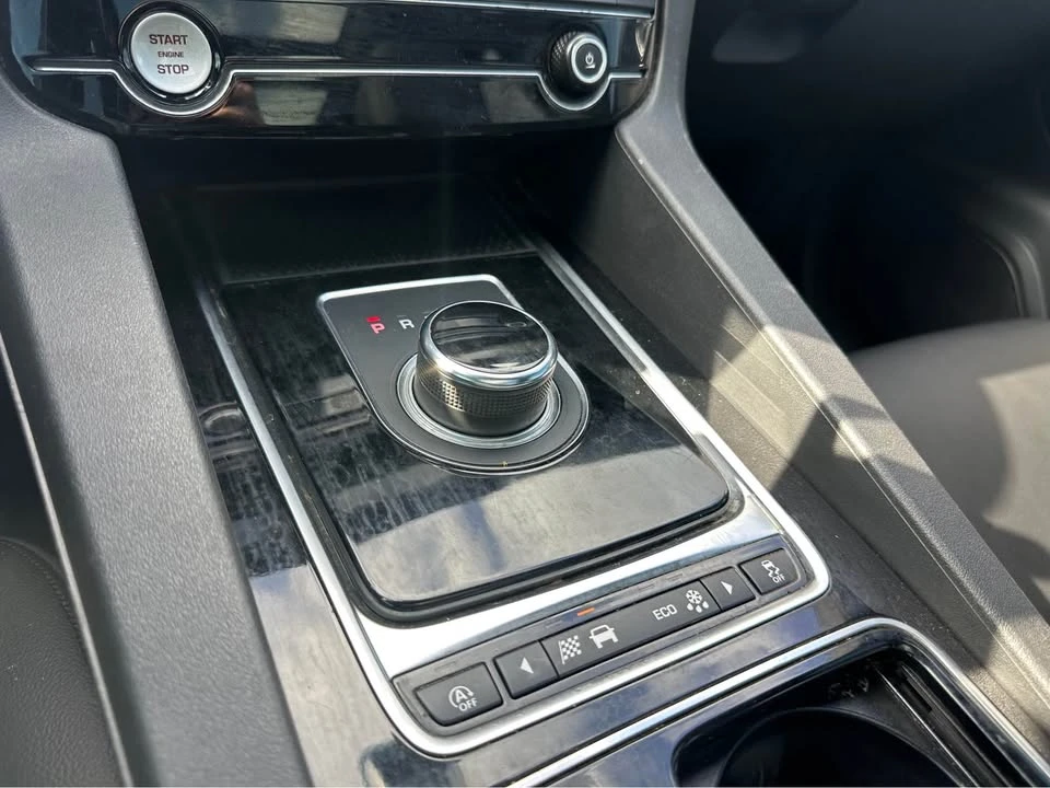 2019 Jaguar F-Pace - Image 13 of 14
