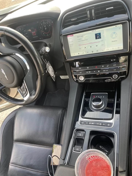 2019 Jaguar F-Pace - Image 14 of 18