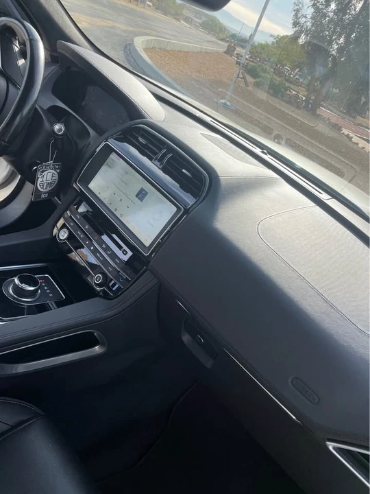 2019 Jaguar F-Pace - Image 13 of 18