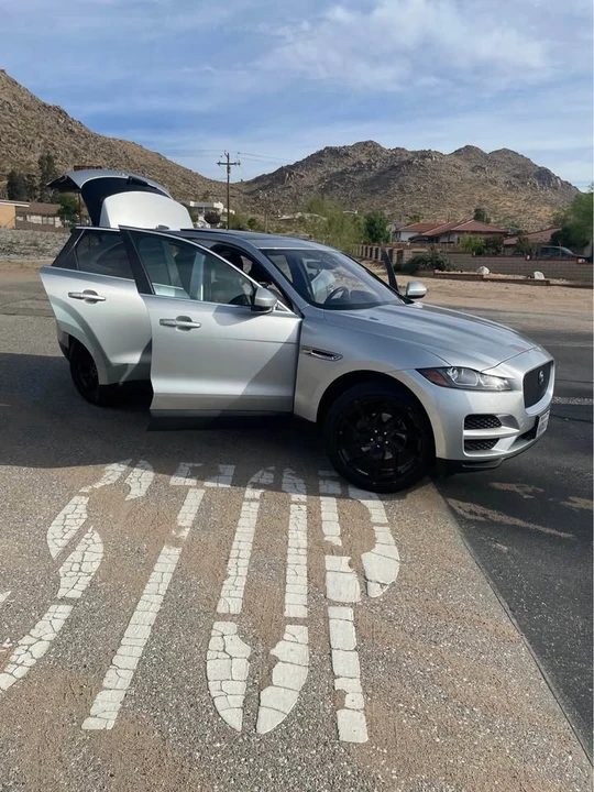 2019 Jaguar F-Pace - Image 2 of 18