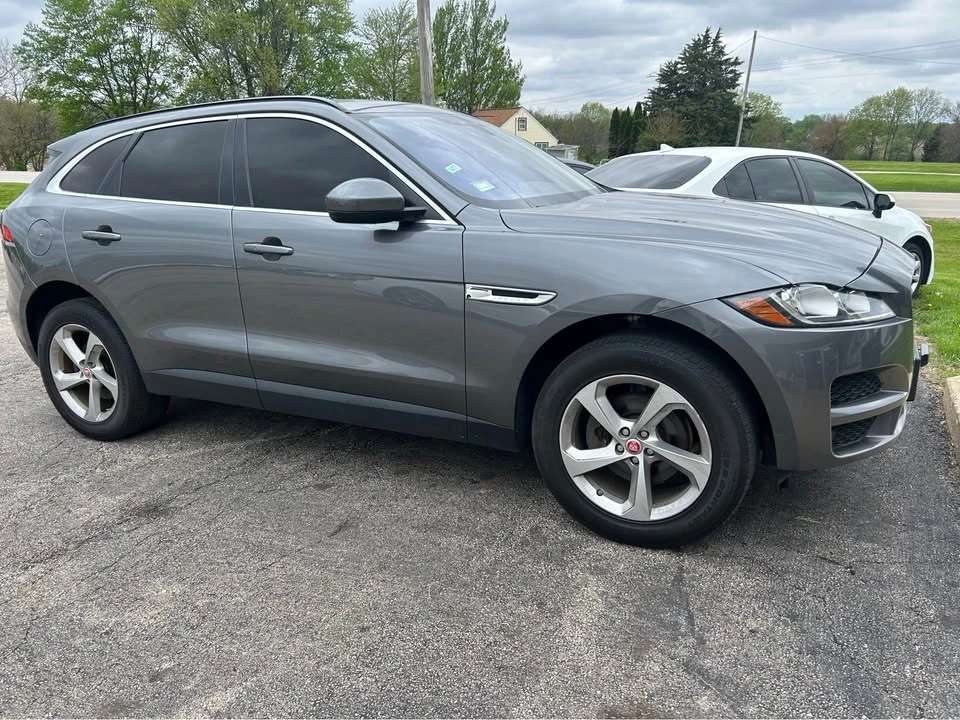 2019 Jaguar F-Pace - Image 2 of 10