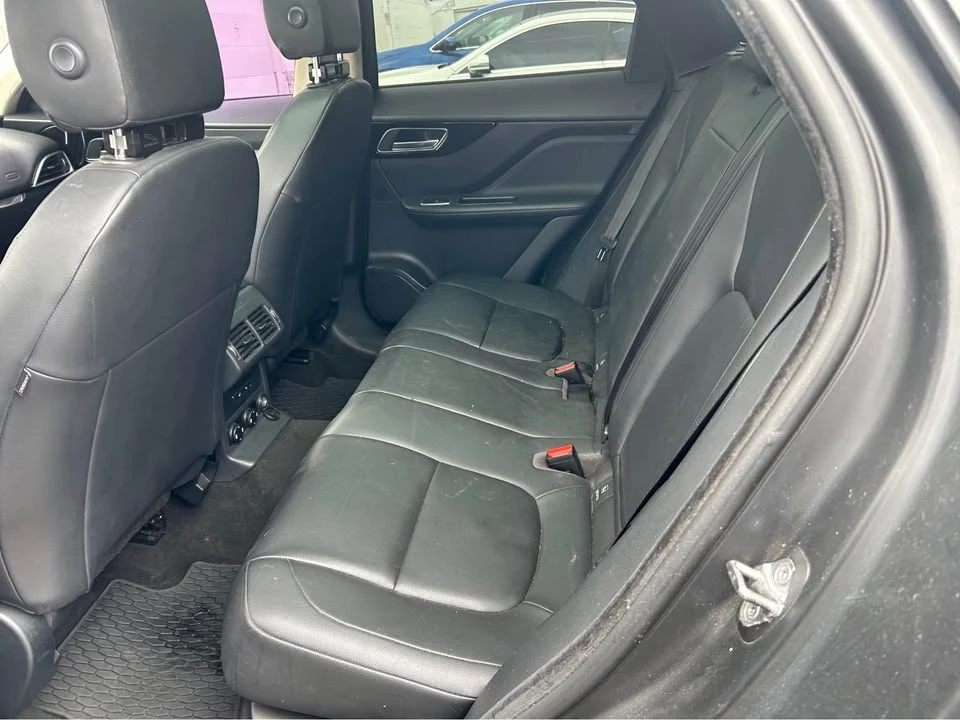 2019 Jaguar F-Pace - Image 7 of 10