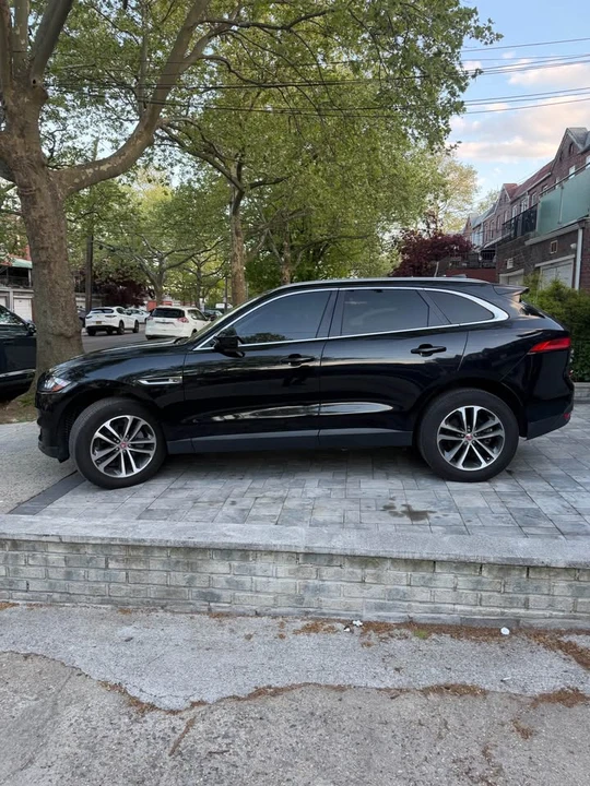 2019 Jaguar F-Pace - Image 5 of 14