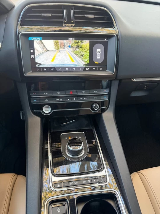 2019 Jaguar F-Pace - Image 13 of 14
