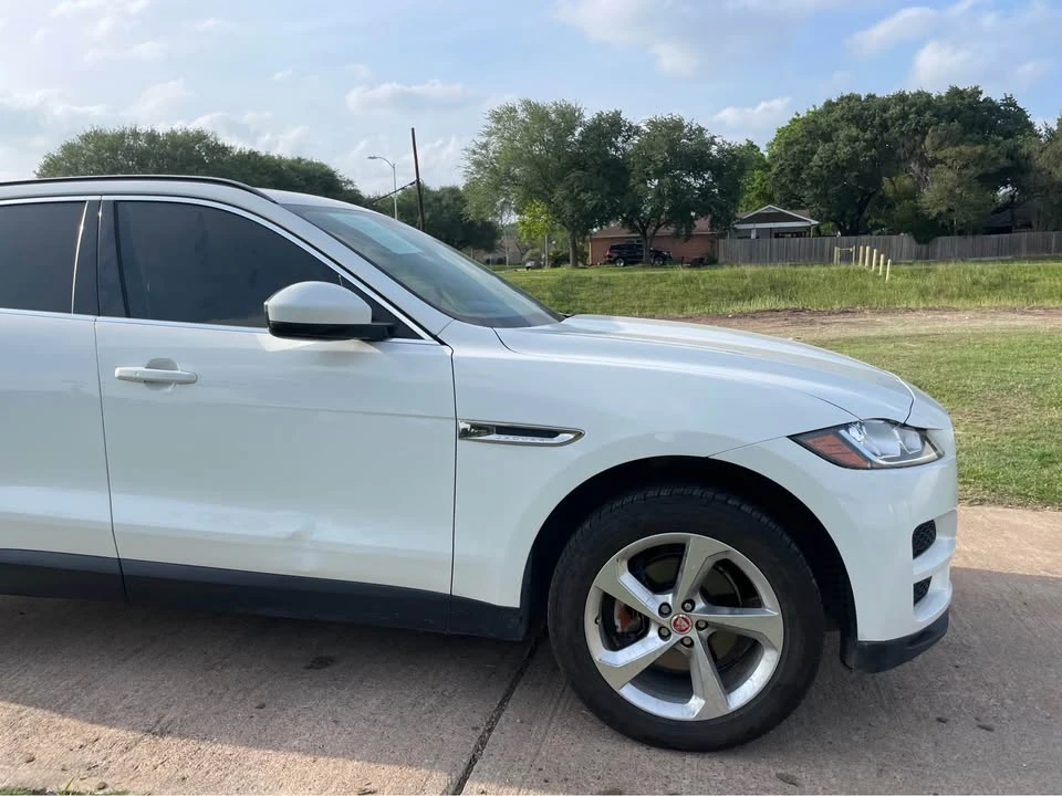 2019 Jaguar F-Pace - Image 2 of 20