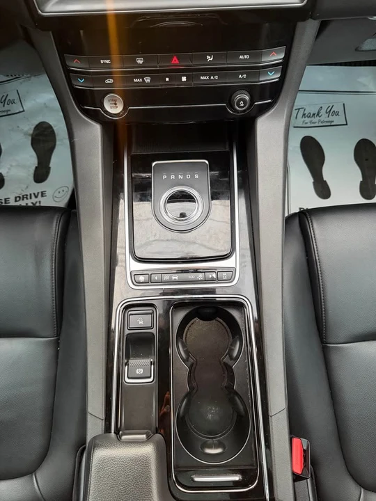 2019 Jaguar F-Pace - Image 12 of 15