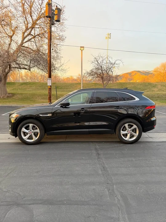 2019 Jaguar F-Pace - Image 8 of 15