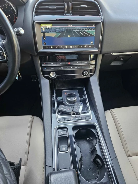 2019 Jaguar F-Pace - Image 14 of 16