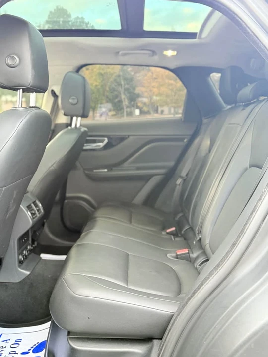 2019 Jaguar F-Pace - Image 15 of 17