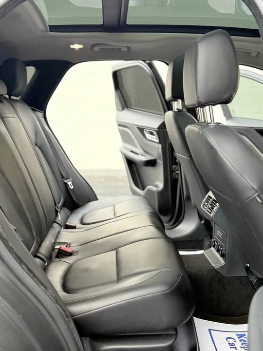 2019 Jaguar F-Pace - Image 13 of 17