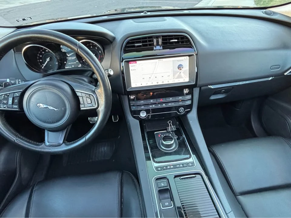 2019 Jaguar F-Pace - Image 10 of 17